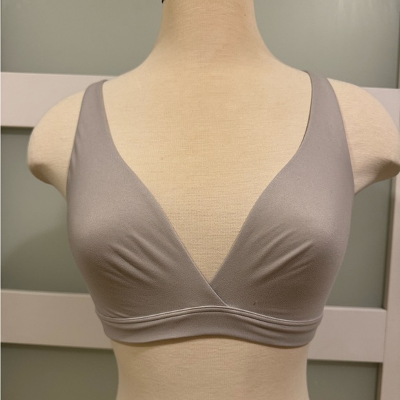 Victoria’s Secret wireless lounge bralette size medium - Picture 1 of 2